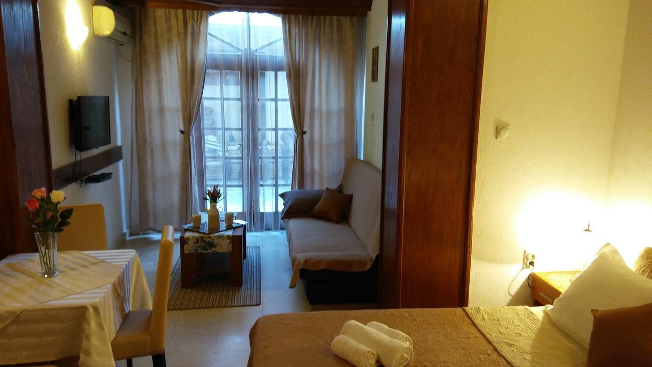 Guest House Villa Castio Petrovac Exterior photo
